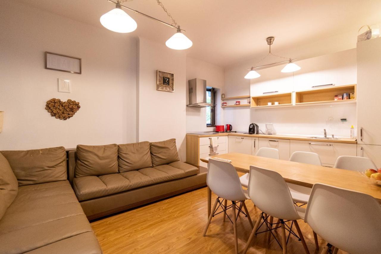 Ardor Apt - Bright And Secluded Apartment In The Heart Of Old Town Brasov Ngoại thất bức ảnh
