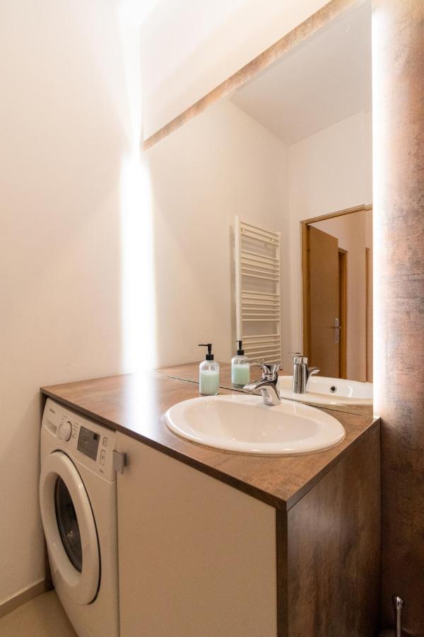 Ardor Apt - Bright And Secluded Apartment In The Heart Of Old Town Brasov Ngoại thất bức ảnh