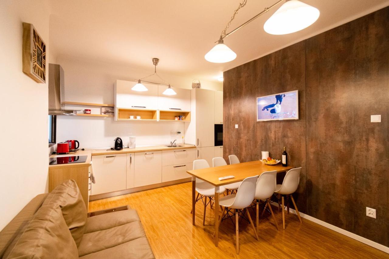 Ardor Apt - Bright And Secluded Apartment In The Heart Of Old Town Brasov Ngoại thất bức ảnh