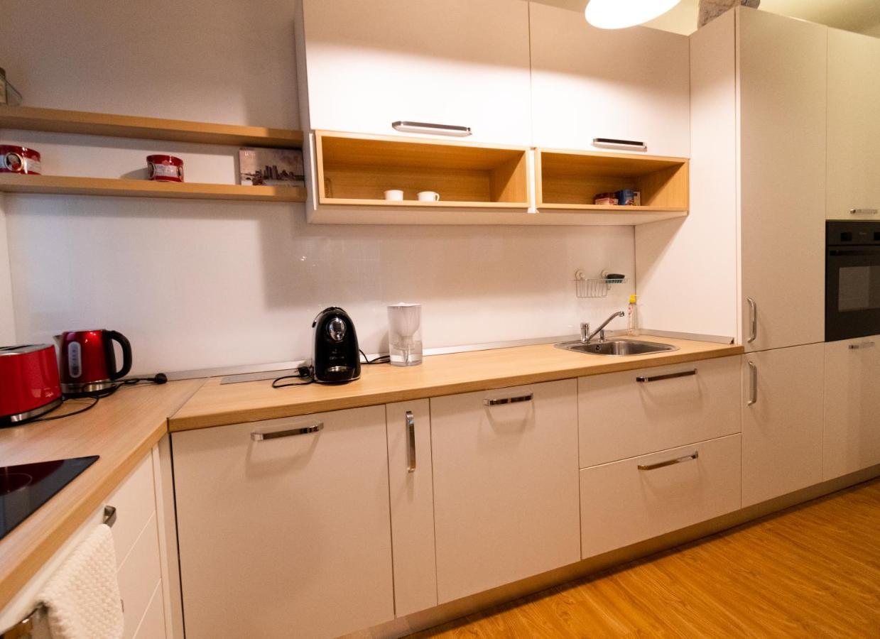Ardor Apt - Bright And Secluded Apartment In The Heart Of Old Town Brasov Ngoại thất bức ảnh